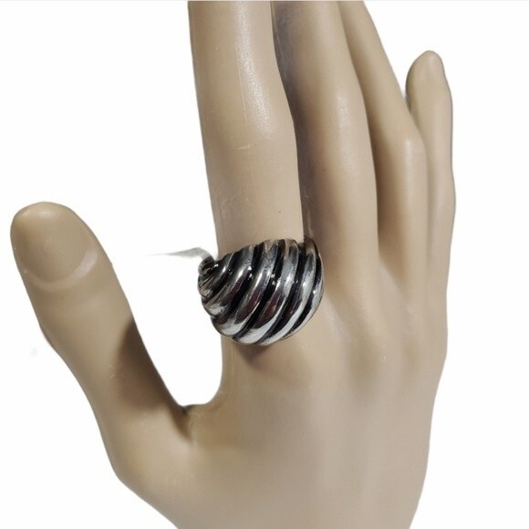 Stainless Steel Grooved Shell size 8 Statement ring silver black - Picture 4 of 7
